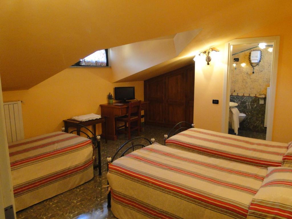 Le Lanterne Hotel Borgo San Dalmazzo Cameră foto